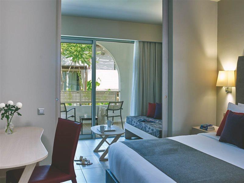 Atlantica Akti Zeus מלון 4*